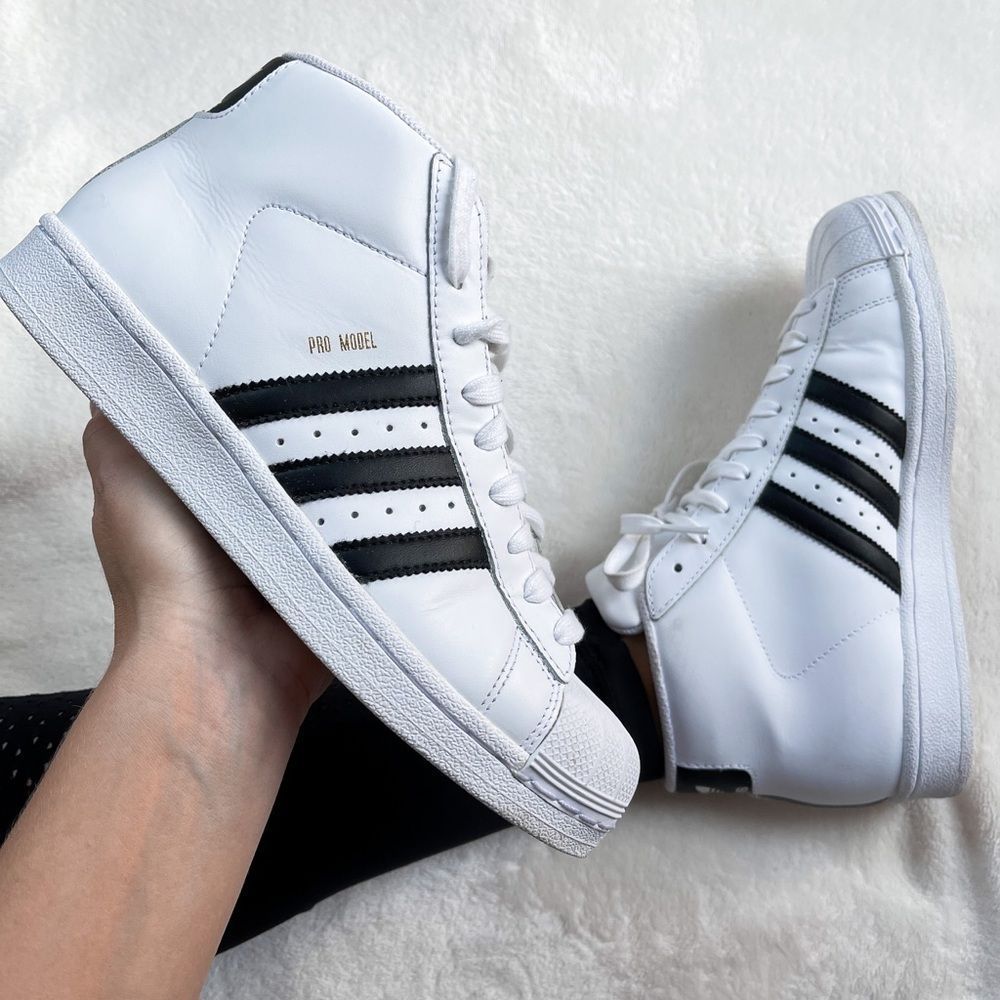 EUC Gently worn Pro Model OG 'Footwear White' Youth size 5.5 = women’s size 7